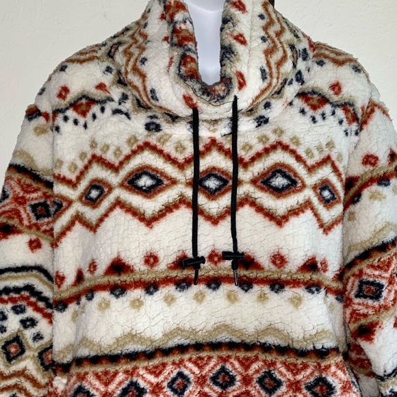 Southwestern Style Fluffy Fleece Pullover - Picture 2 of 7